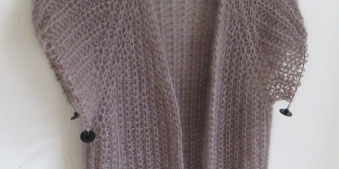 LOTILDA-Britt-Cardigan-Halbpatent-hängend-5